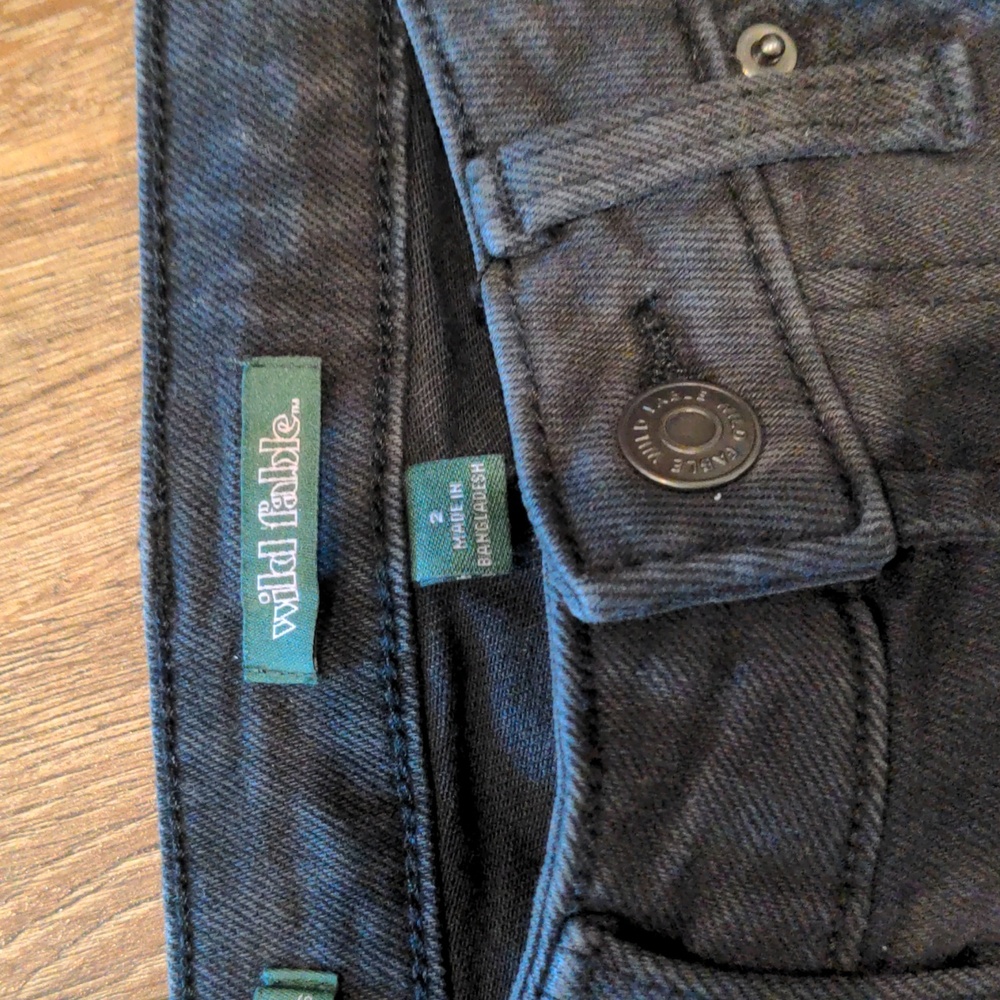 Wild Fable Women's Super High-Rise Tapered Black Jeans - Size 2/27" - Picture 3 of 6